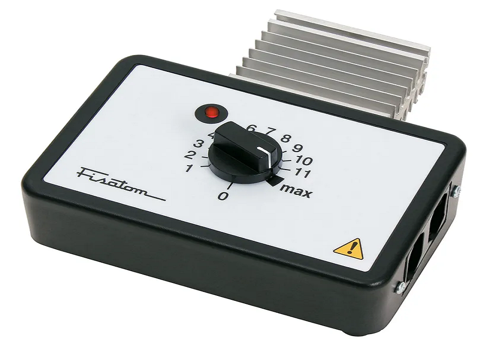 Regulador de potência modelo 408, bivolt para aquecedores com até 1.800 W em 115 V ou 3600 W em 230V. Com duas saidas, podendo controlar mantas com duas zonas de 10 A cada