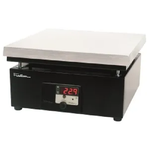 Placa aquecedora modelo 509D com 31 x 31 cm e potência de 1600 W. 230V